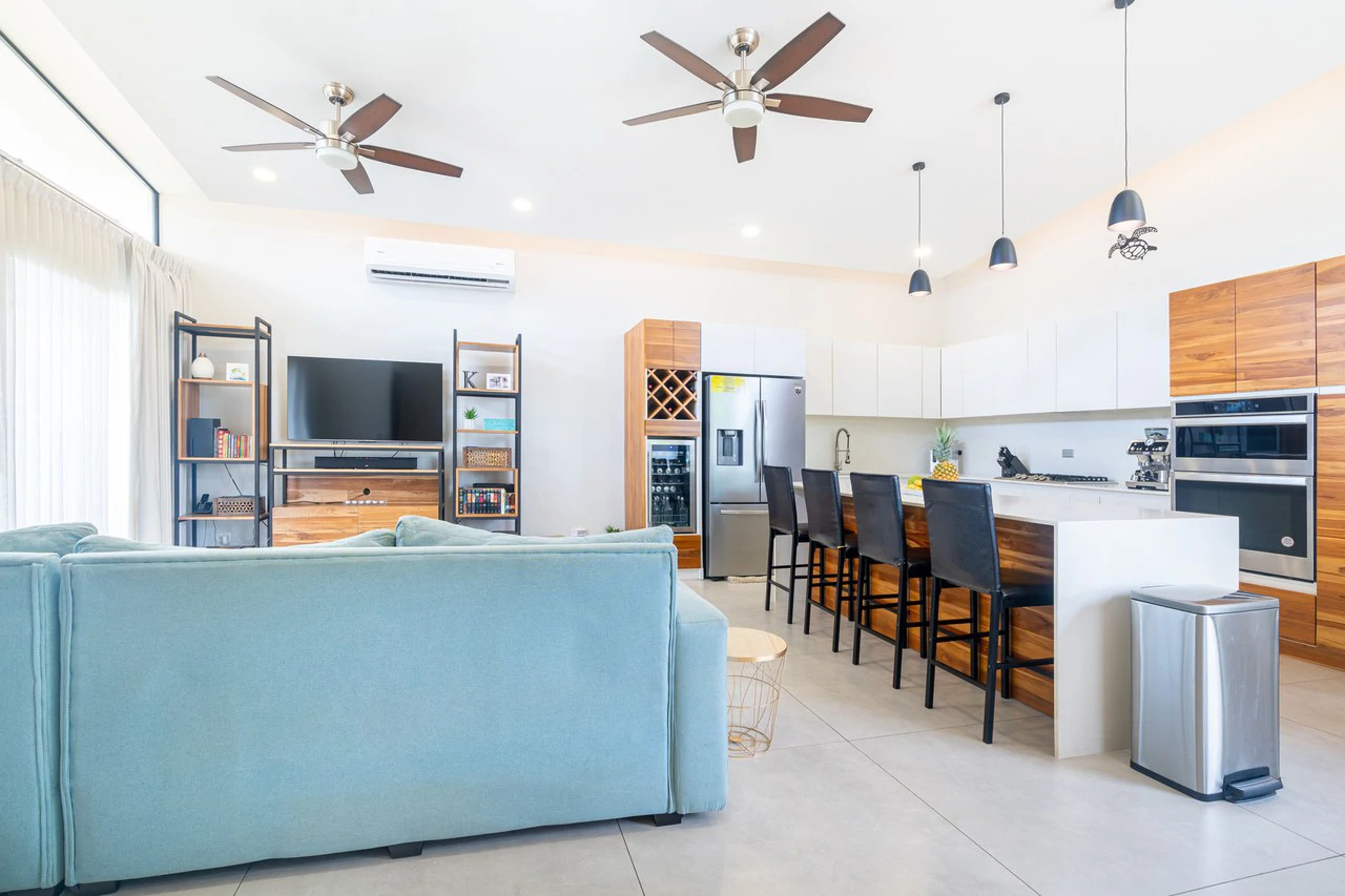 Casa Cola Ballena: Modern new construction, walk to the beach, Best in class location - Gallery image 9