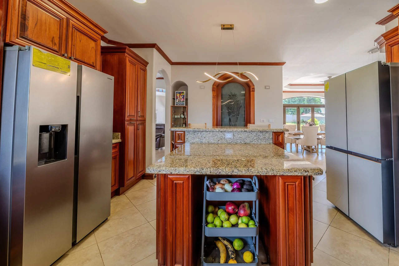 Luxury Home with Pool, Bar Area & Resort-Level Amenities | 6 br, 4.5 ba in Perez Zeledon - Gallery image 5