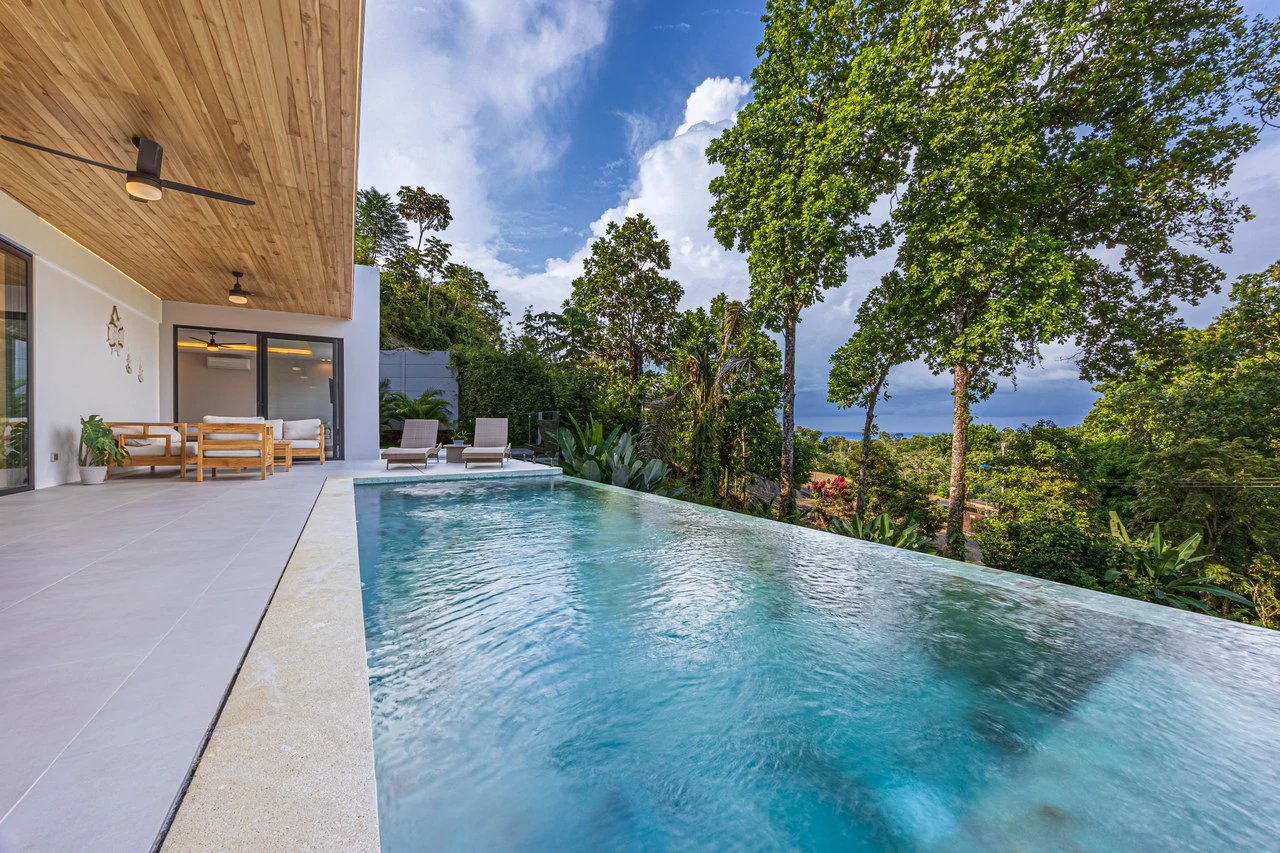 Luxury, Comfort & Investment Potential – Ocean-View Home in Uvita - Gallery image 33