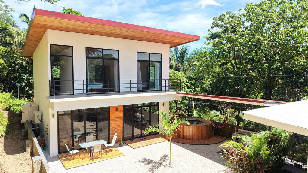 Casa Olli: Modern Property Within Walking Distance of Buenavista Beach - Samara