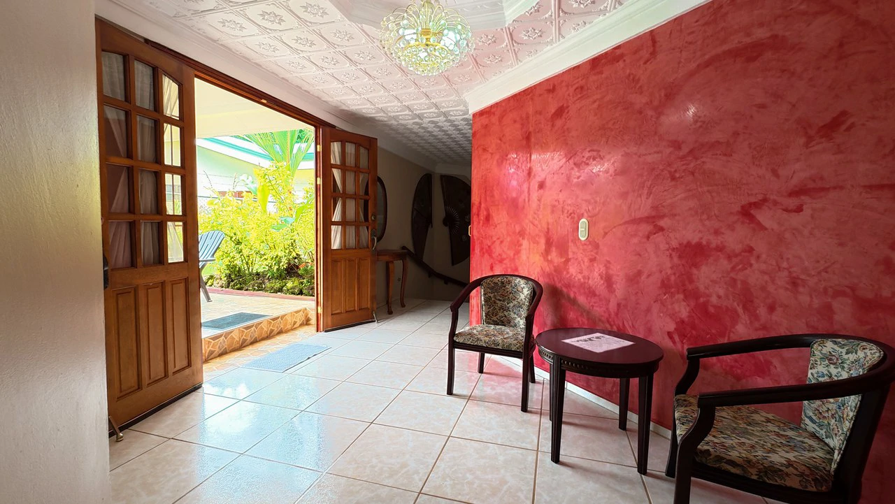 HOUSE FOR SALE, LOCATED IN THE CENTER OF PEREZ ZELEDON: Elegant and spacious turnkey house for sale in the center of Perez Zeledon - Gallery image 26