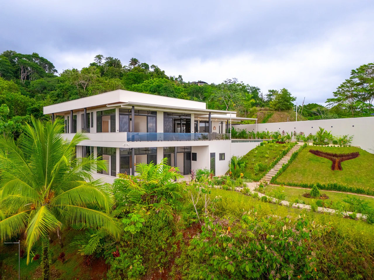 Lion's Gate Sunset Estate - Gallery image 5