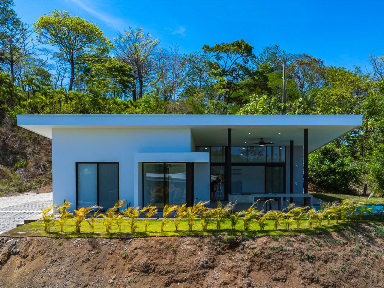 Seaside Bliss: 2-Bedroom Home with Pool, Close to Pristine Beaches - Gallery image 16