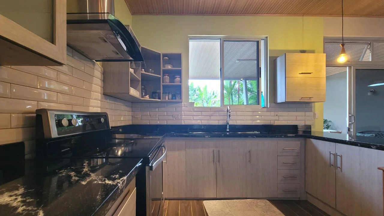 Modern Home With Large Garden – Sarchí, Alajuela - Gallery image 6