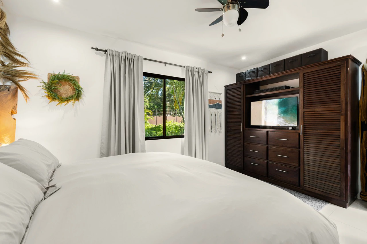 Casa Suerte: Modern 2-Bedroom Tropical Home with Pool Near Playa Potrero and Flamingo Marina - Gallery image 9