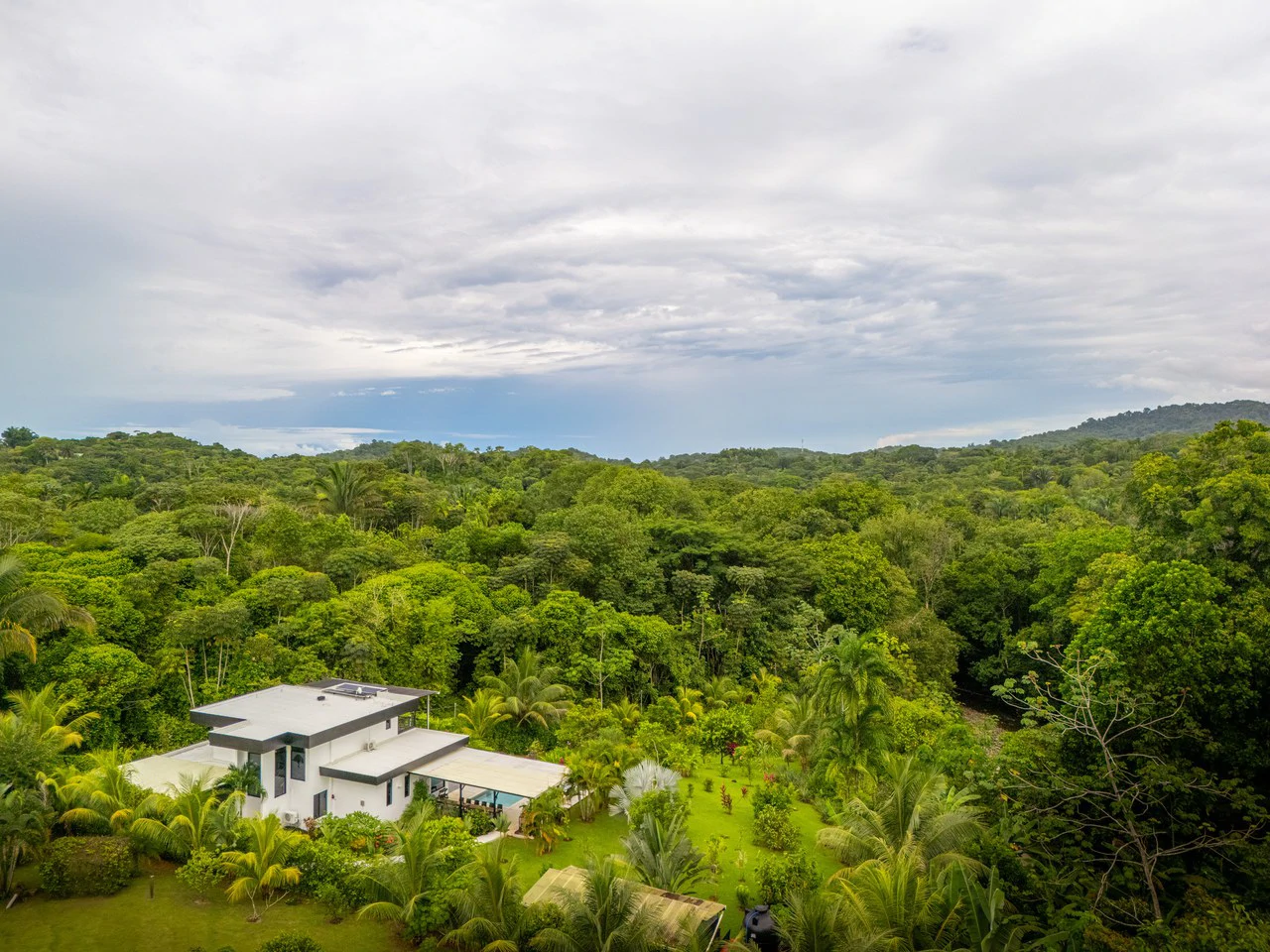 Outstanding Garden Treasure in Ojochal, Modern 4 bedroom on 1 acre - Gallery image 5