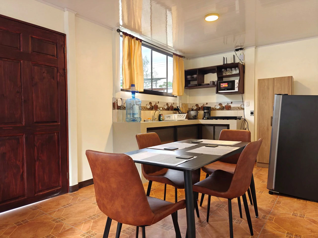 3 Bd/3 Ba - Triplex Apartment with Pool: in Hone Creek - Gallery image 7