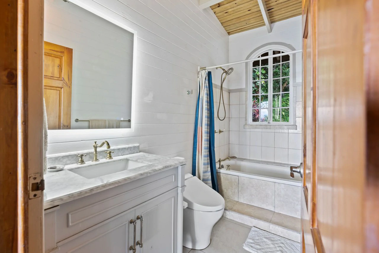 1.6 ACRES – 3 Bedroom Ocean And Mountain View Home With Pool, Public Road Frontage, ASADA Water, Room To Expand!!!! - Gallery image 27