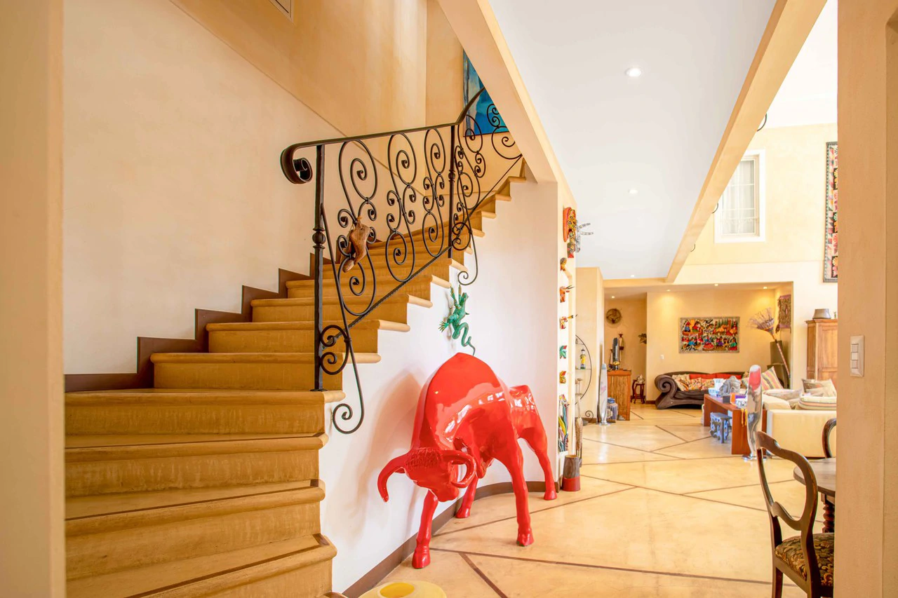LUXURY PROPERTY HOUSE AND 5 APARTMENT SANTA ANA: Incredible property to live or invest. Ideal for single space. . This beautiful property measures 4857 m2 of lot with a street front of 23m2 and 432 m2 - Gallery image 24