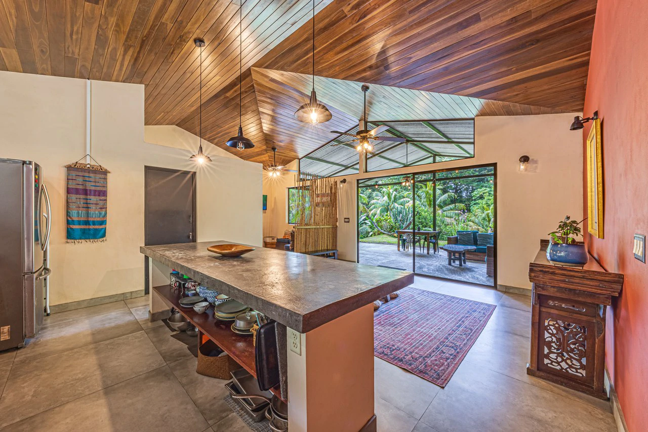 Tropical Hideaway – 7 Acres of Secluded Riverfront with a 3-Bedroom Home: Mountain House For Sale in Bahía Ballena - Gallery image 11