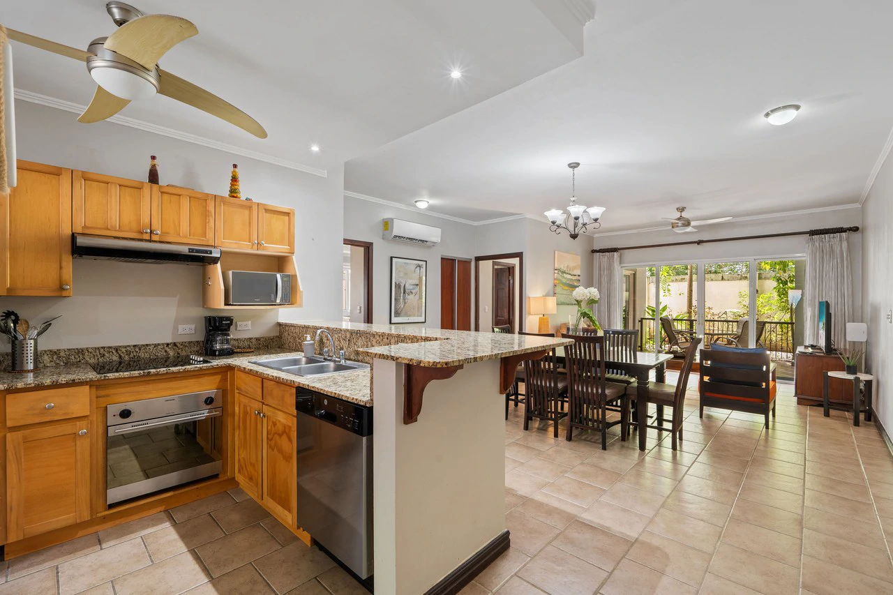 Surfside Tower 105: Bright Ground-Floor Condo – Just Steps to the Beach - Gallery image 6