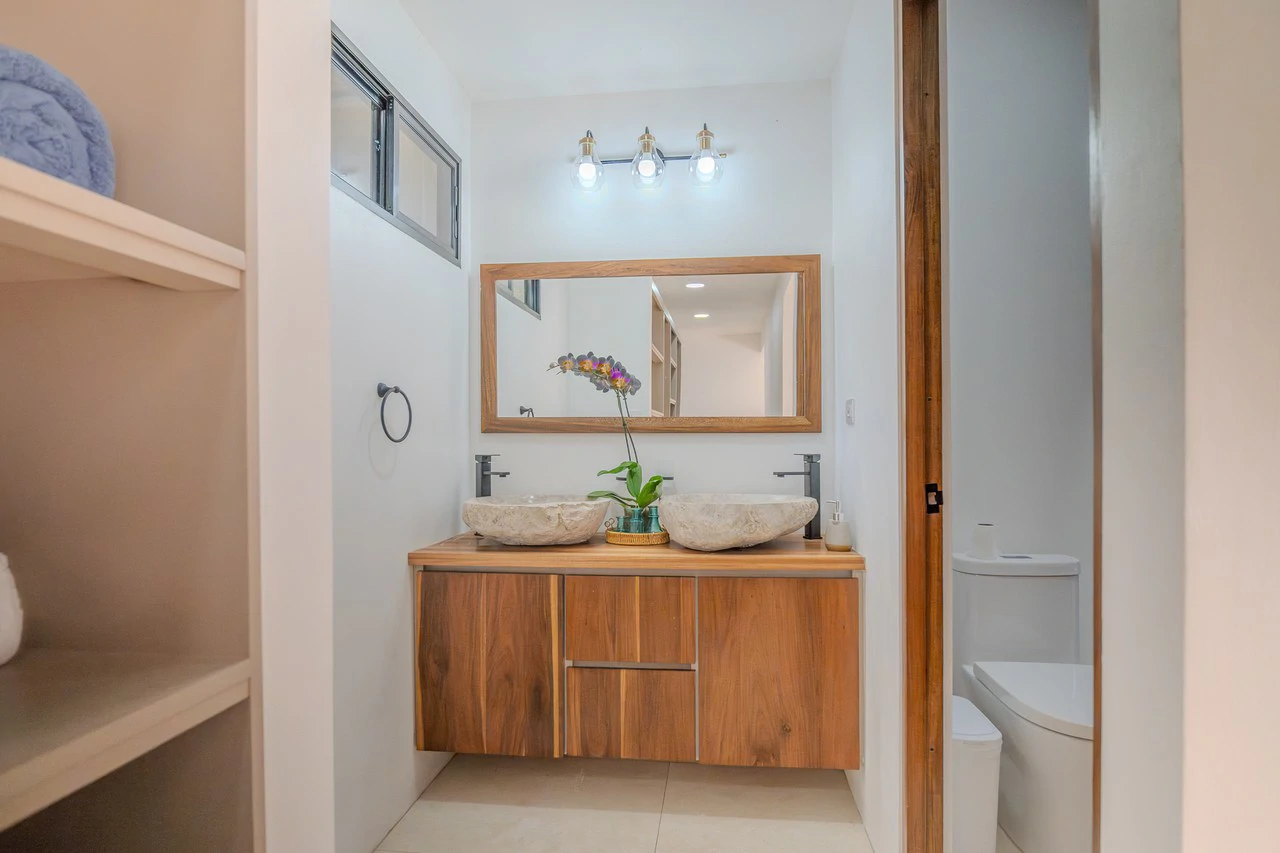 Location,Location, Location – 3-Bedroom Villa Steps from the Beach - photo 9