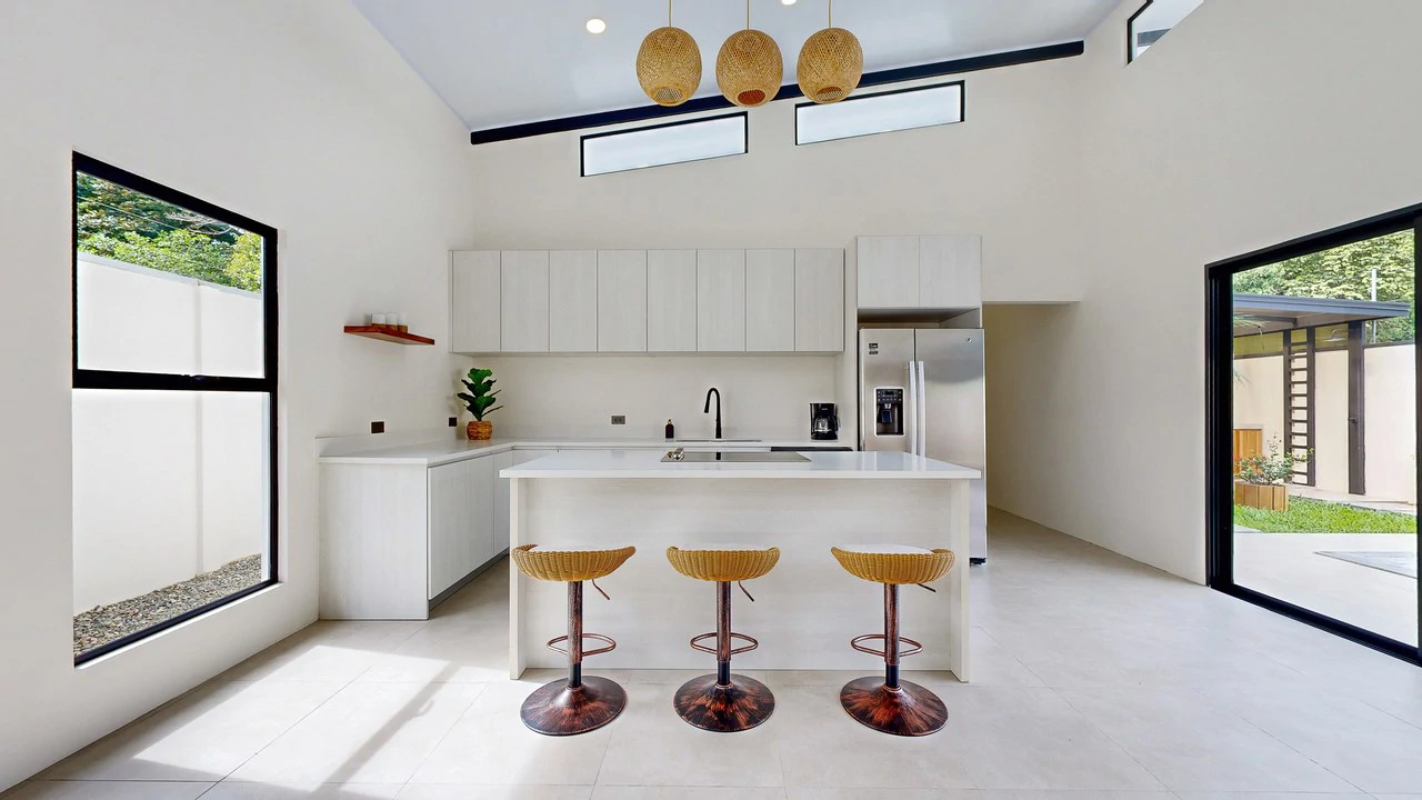 Brand New 3 bed, 2 Bath Home with creek and Jungle views. - Gallery image 4