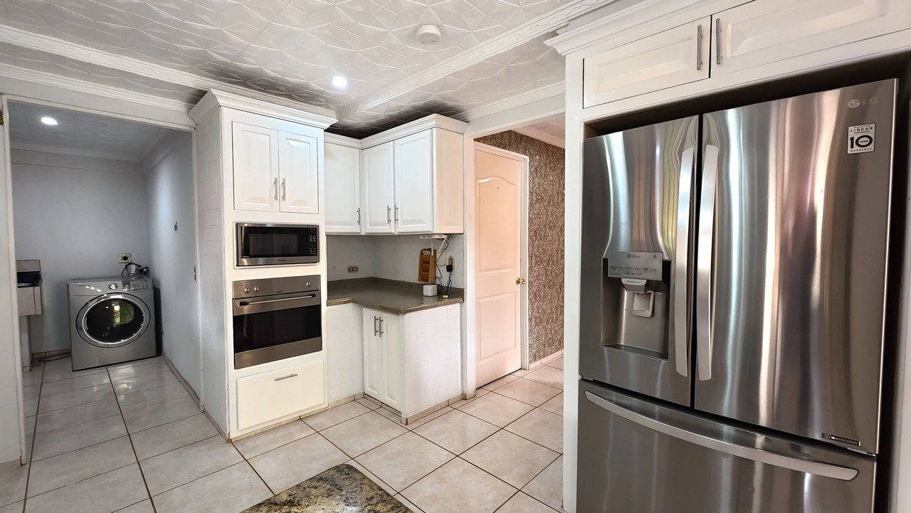 HOUSE FOR SALE, LOCATED IN THE CENTER OF PEREZ ZELEDON: Elegant and spacious turnkey house for sale in the center of Perez Zeledon - Gallery image 21