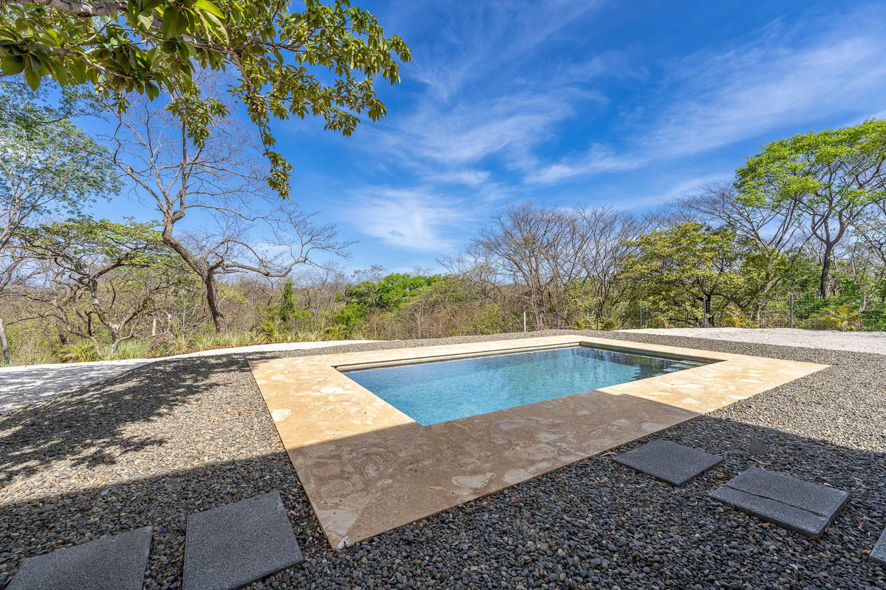 Casa Serena: Modern Villa with Pool and Guest House - Gallery image 28