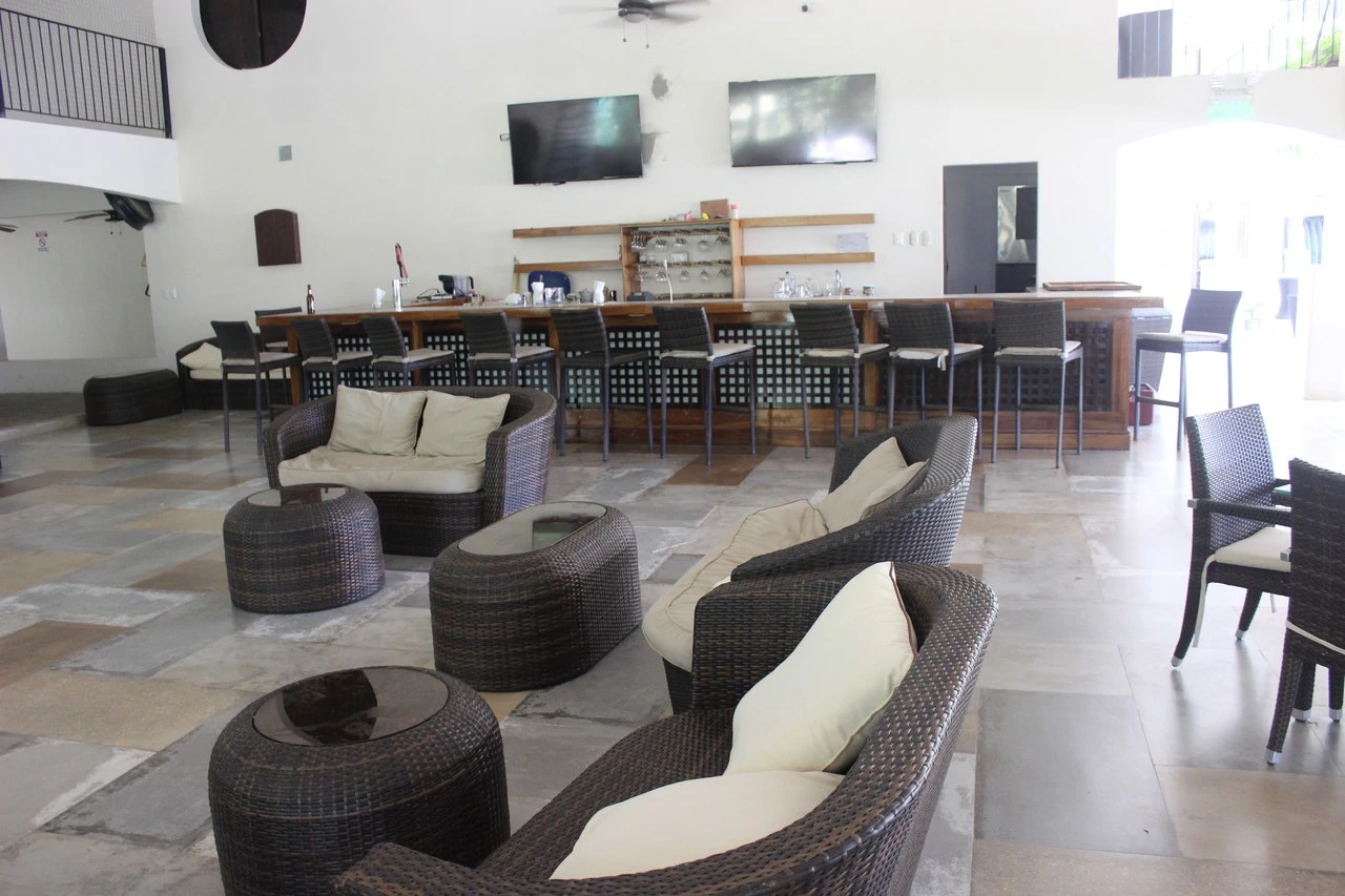 PATRONS, Event Centre, Bar, Restaurant, Offices, Retail Stores, and MORE in Dominical: The single biggest venue in the area! - Gallery image 6