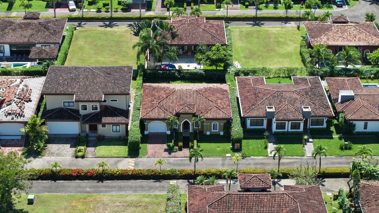Casa Tropical: Best entry into highly sought after community! - Gallery image 23