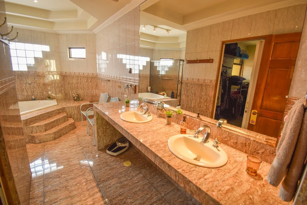 House For Sale in Trejos Montealegre - Gallery image 32