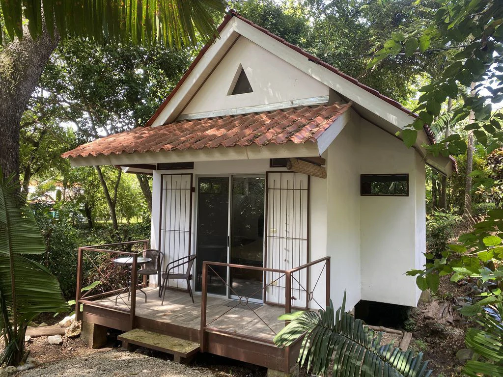 Holistic Yoga Retreat: Relaxation, Peace, Balance and Tranquility, Yoga Retreat with 4 Bungalows and 3 Apartments Elevated upon 1.25+ Acres - Gallery image 5
