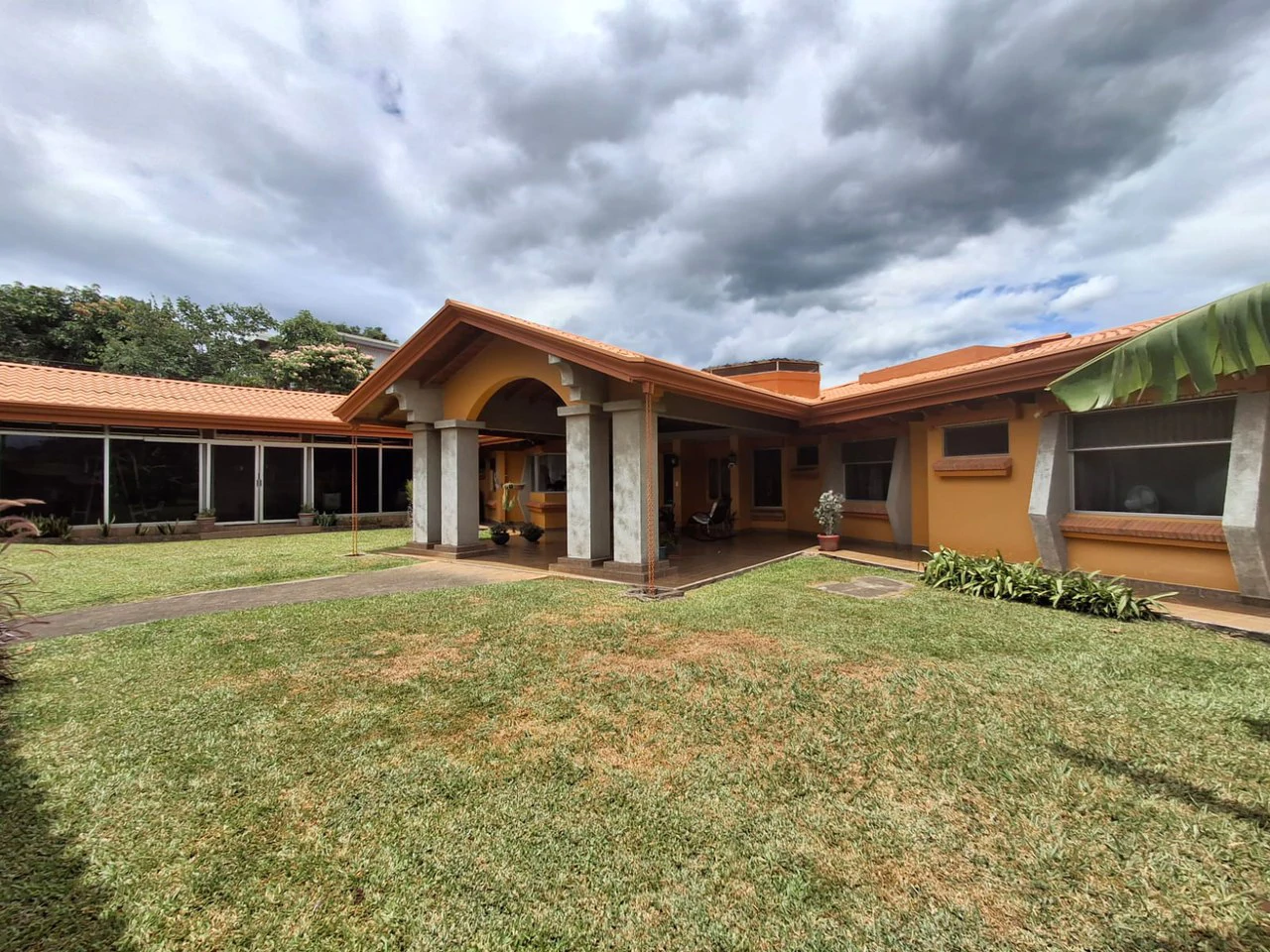 Casa Nostalgic: 5 bedroom home + Rental Apartment! - Gallery image 6