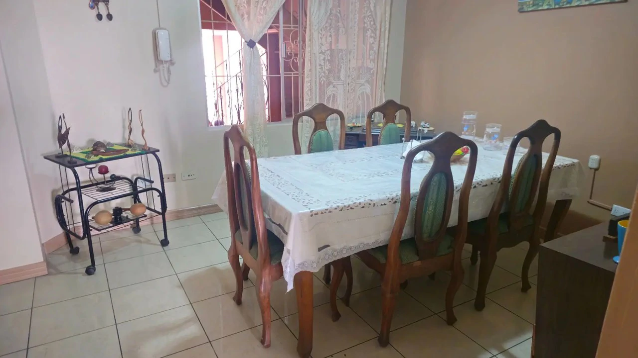 Spacious 6-Bedroom Family Home in Residencial Saint Clare, Moravia - Gallery image 26