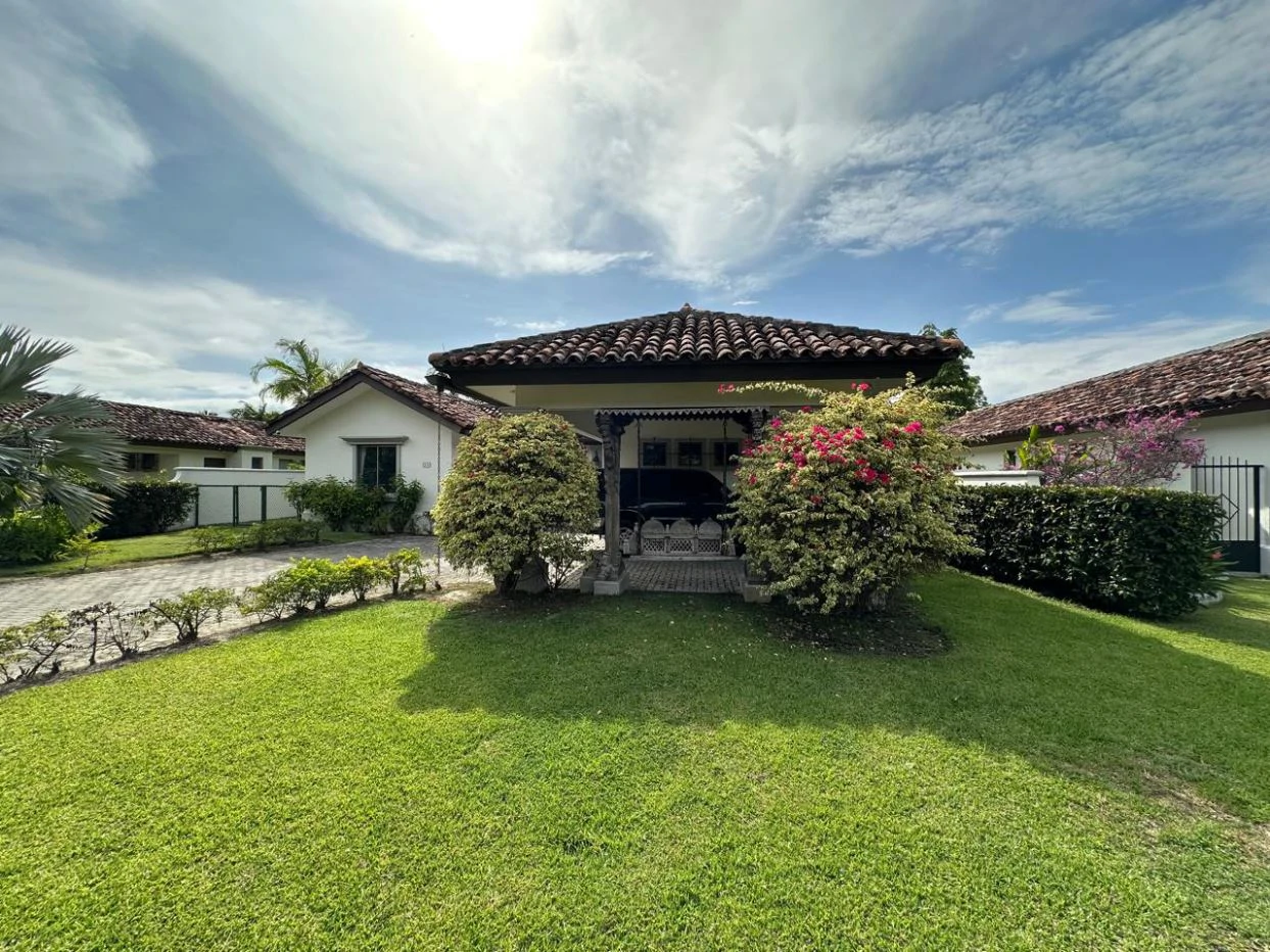 SALE / PLAYA BLANCA, RIO HATO, BUENAVENTURA - PH LOS PORTALES