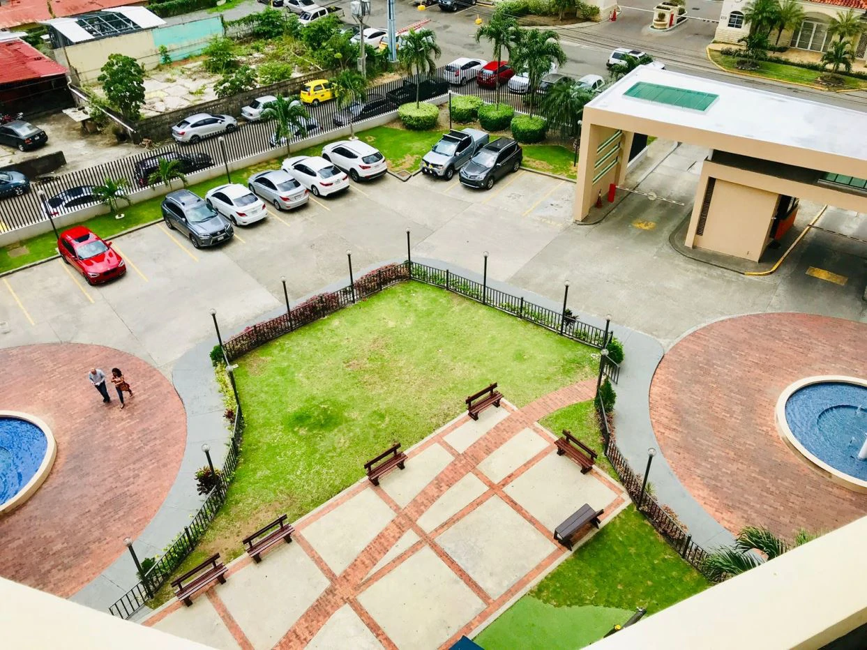 Apartment for Sale in Pacific Wind, Steps from Multiplaza Mall with Spectacular City Views - photo 12