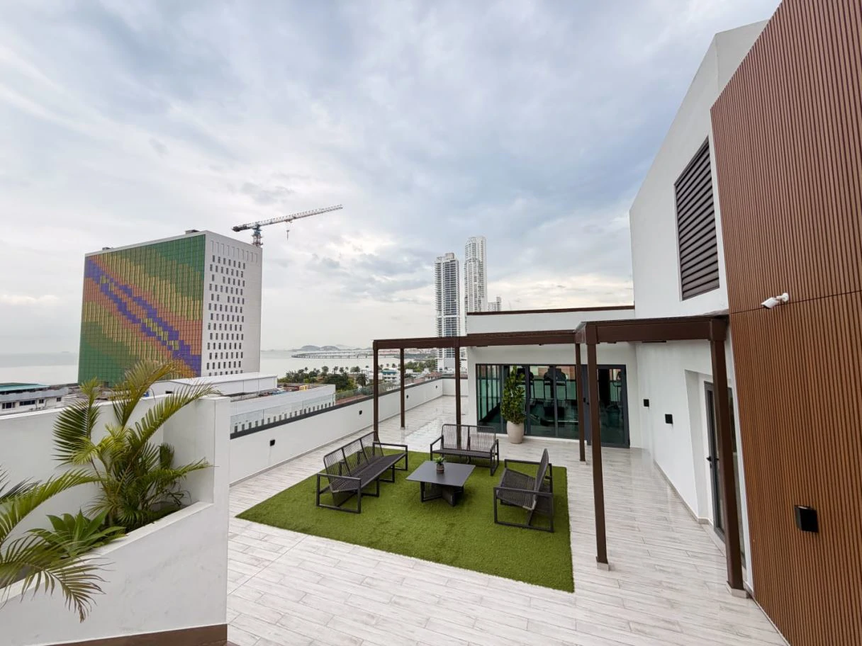 Modern Unit in Alexa - Prime City Access Bella Vista Cinta Costera - photo 2