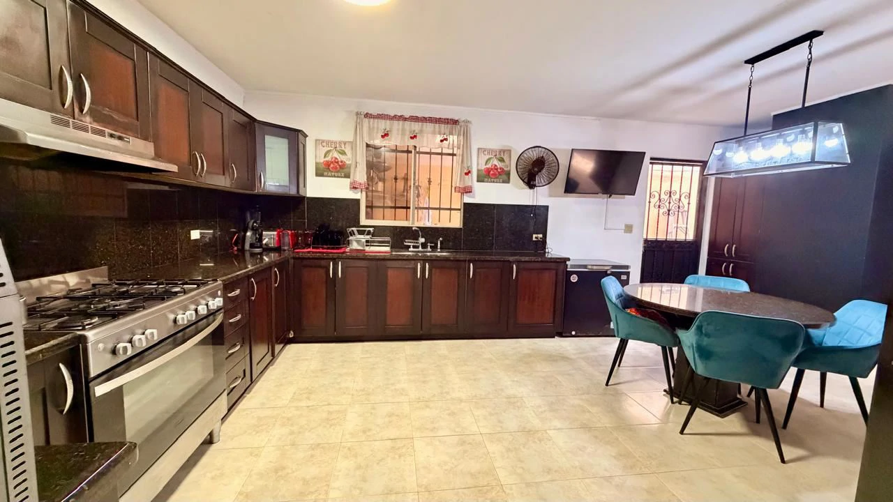 HOUSE FOR SALE RESIDENTIAL PASEO DORADO, CONDADO DEL REY - photo 6