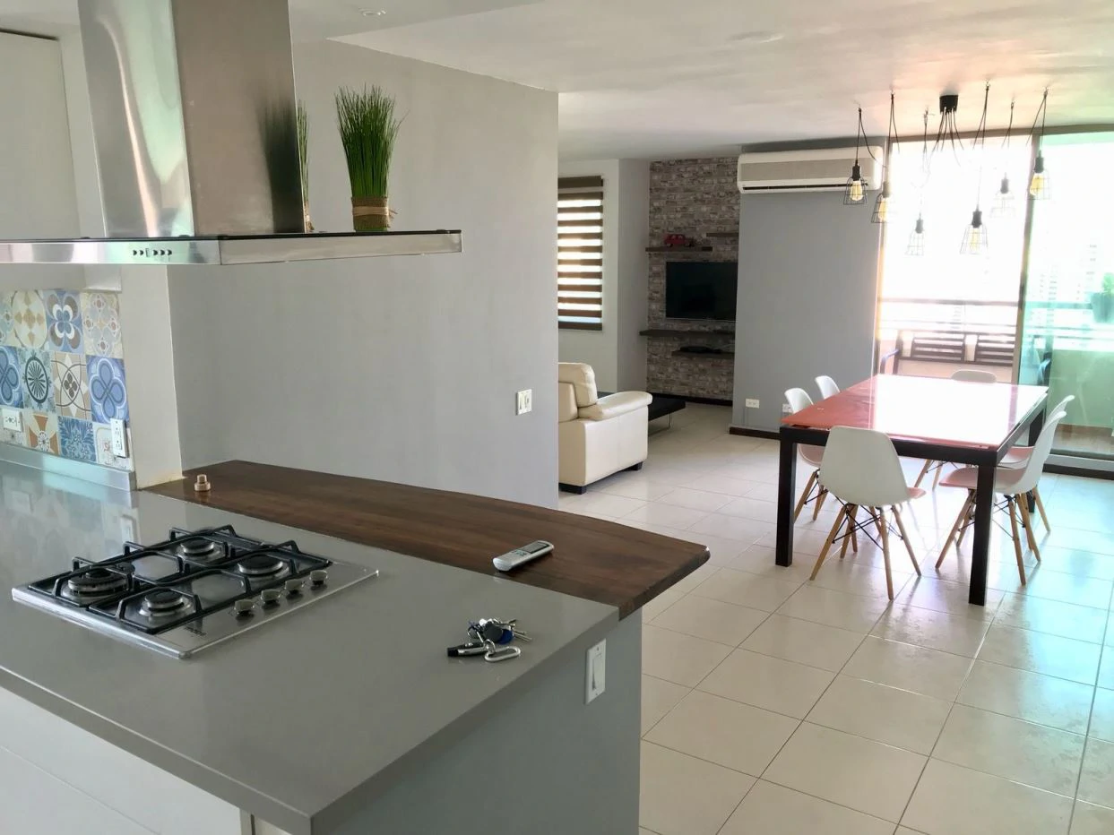 Apartment for Sale in Pacific Wind, Steps from Multiplaza Mall with Spectacular City Views - photo 2