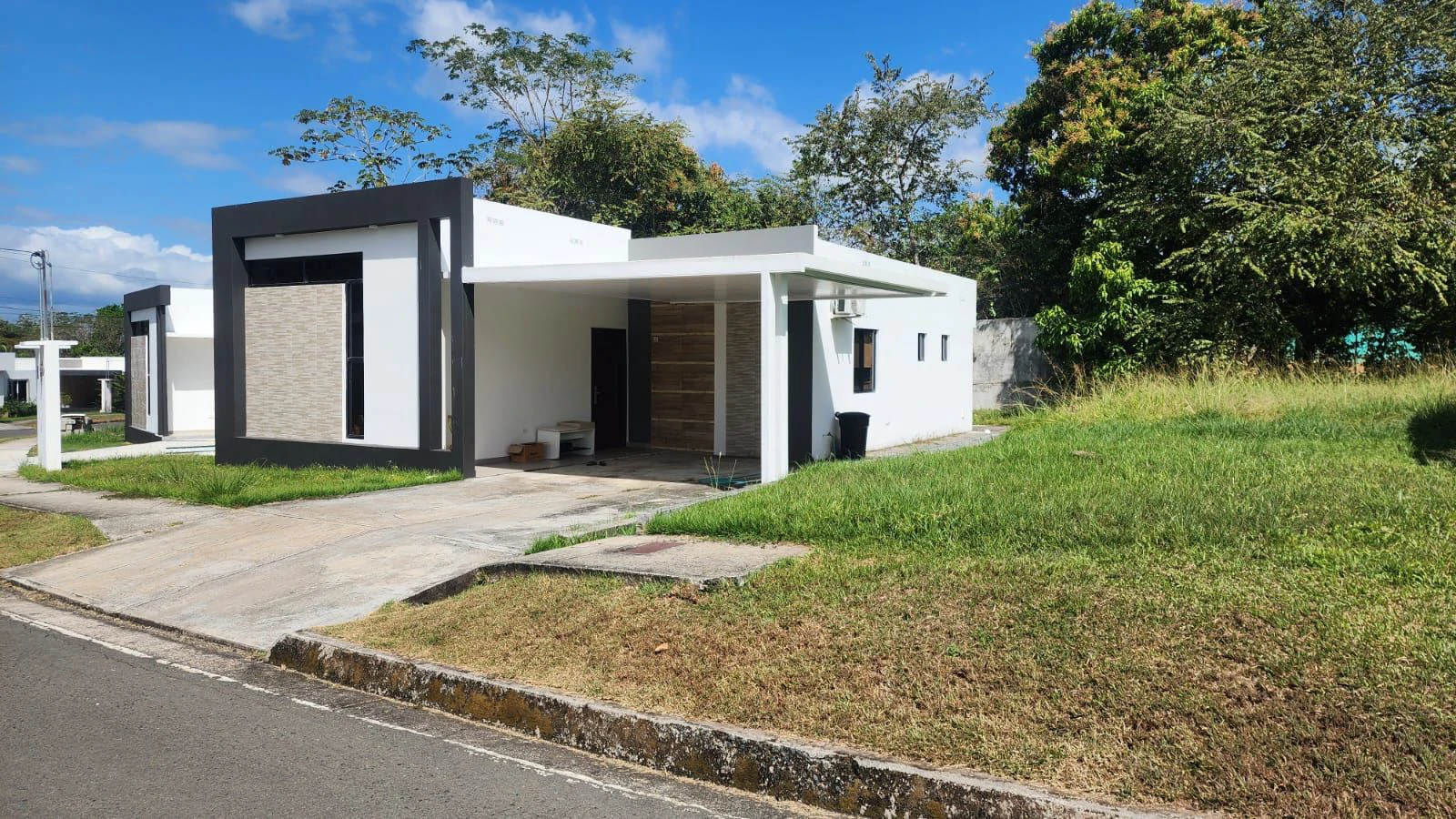 HOUSE FOR SALE IN JARDINES ESPINO DE LA ROSA – SANTIAGO DE VERAGUAS - photo 11