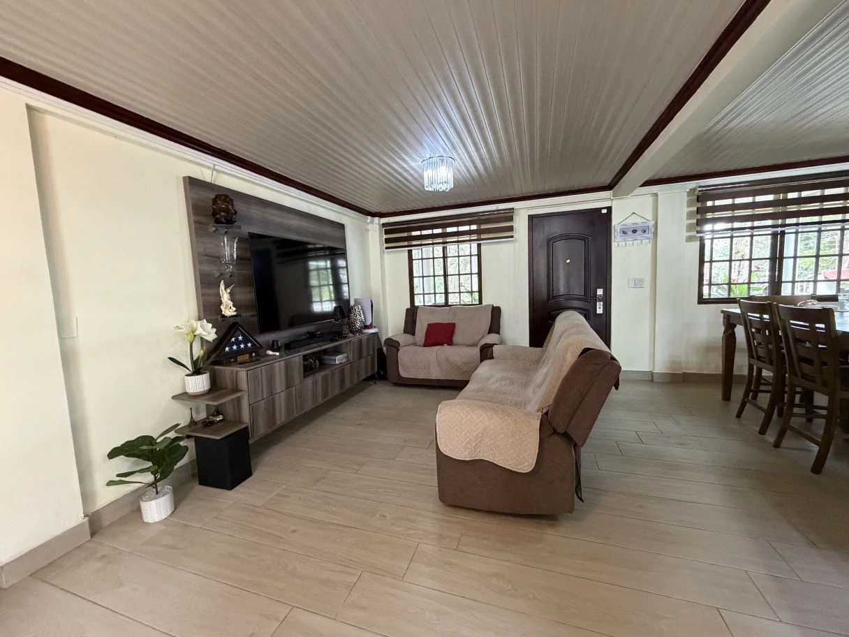 House for Sale in Los Altos de Cerro Azul - photo 5