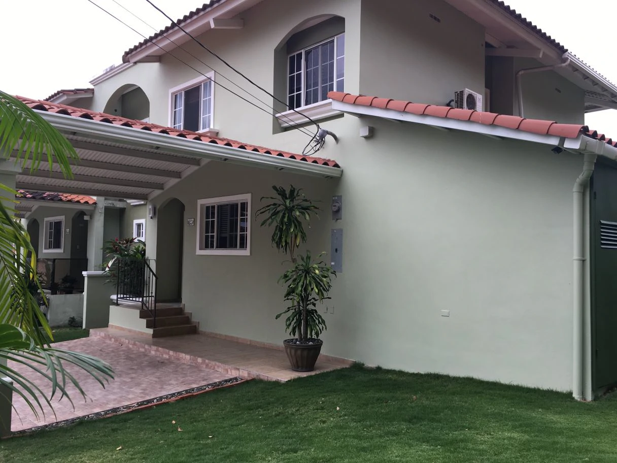 HOUSE FOR SALE IN VILLA LUCRE - photo 2