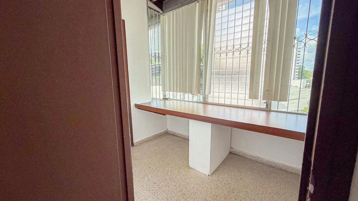 4-Level House for Sale in La Alameda - photo 10