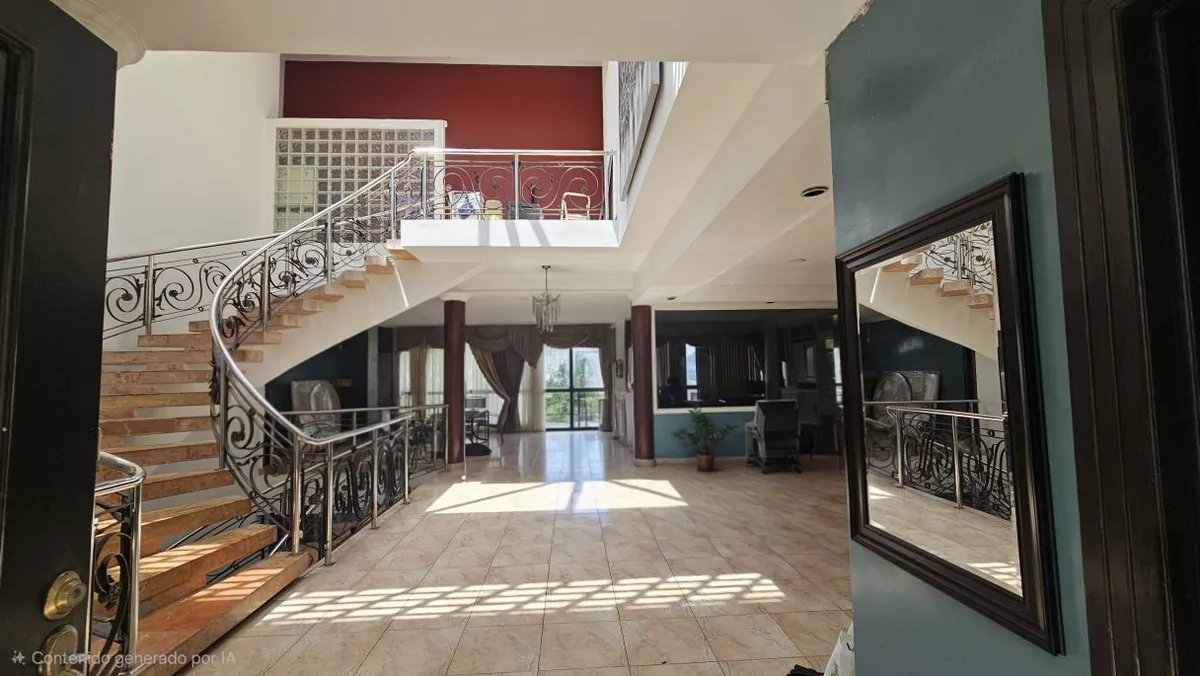 3- Level House for Sale in DOS MARES/ Betania.