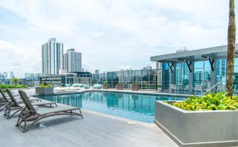 BLOOM IS FOR THOSE WHO ENJOY LIFE WITHOUT COMPLICATIONS ON VIA ESPAÑA IN PANAMA.