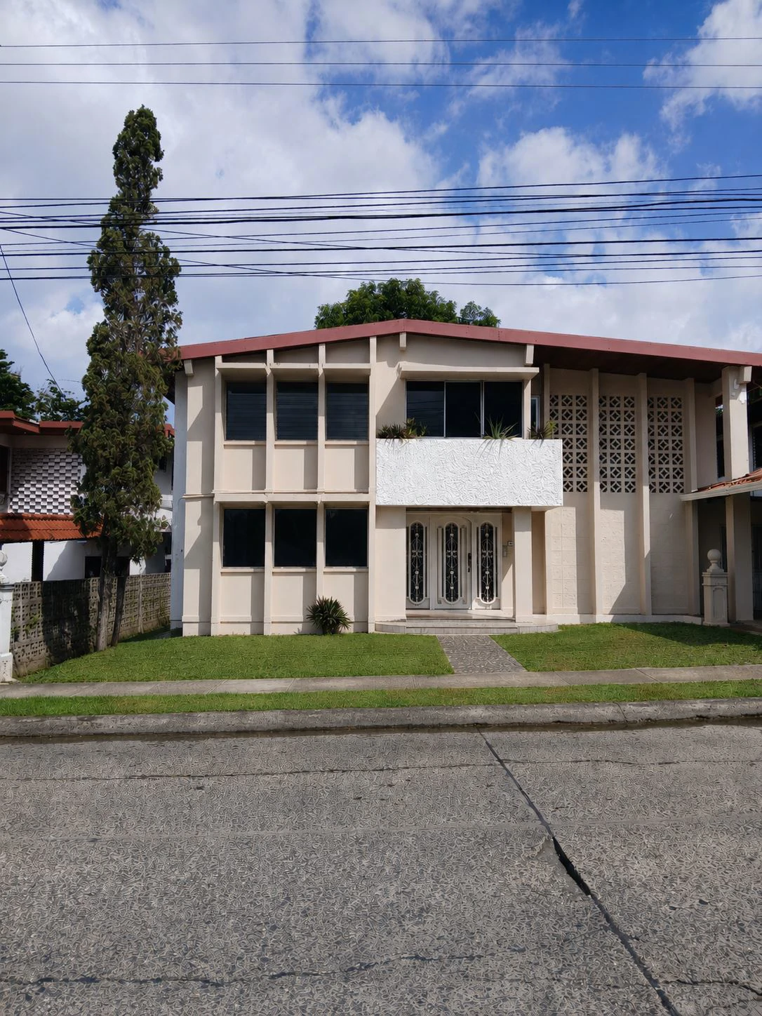 House for Sale in Bethania | Strategic Location with Exceptional Investment Potential