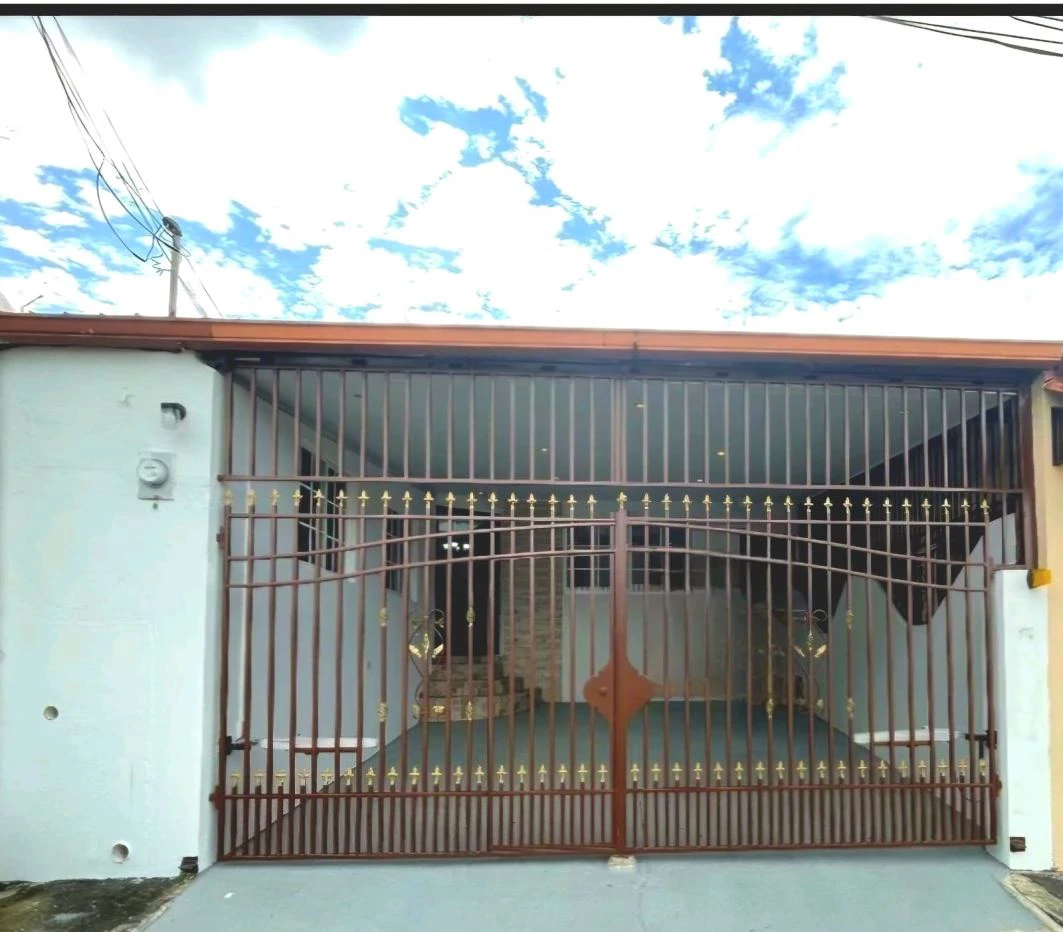 House for sale in CERRO VIENTO | Spacious, comfortable & move-in ready - photo 2