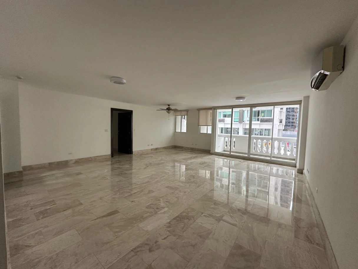 LIVE WITH SPACE AND LIGHT IN OBARRIO - 3-BEDROOM, 188 M² APARTMENT FOR SALE $299,000