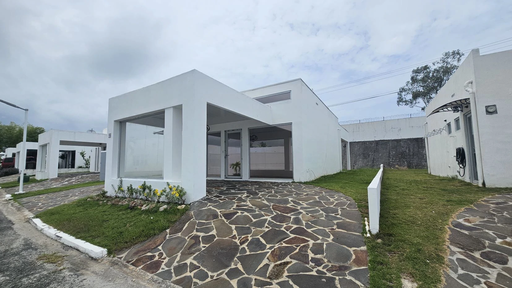 Beach House for Sale in Ibiza Village. - photo 2