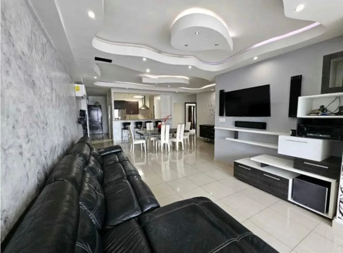 Apartment for Sale in San Francisco - photo 2