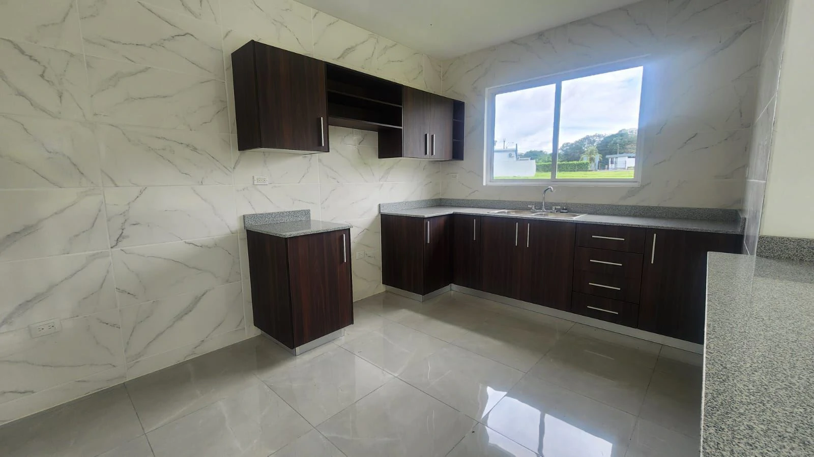 HOUSE FOR SALE IN JARDINES ESPINO DE LA ROSA – SANTIAGO DE VERAGUAS - photo 4