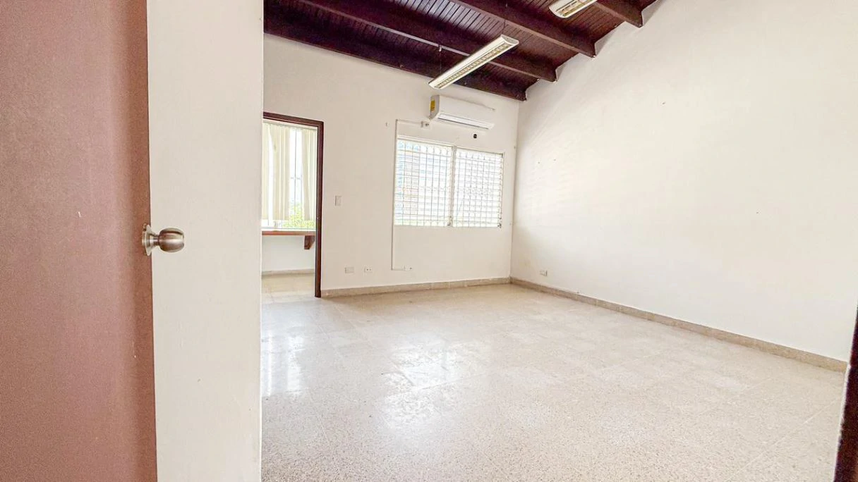 4-Level House for Sale in La Alameda - photo 18