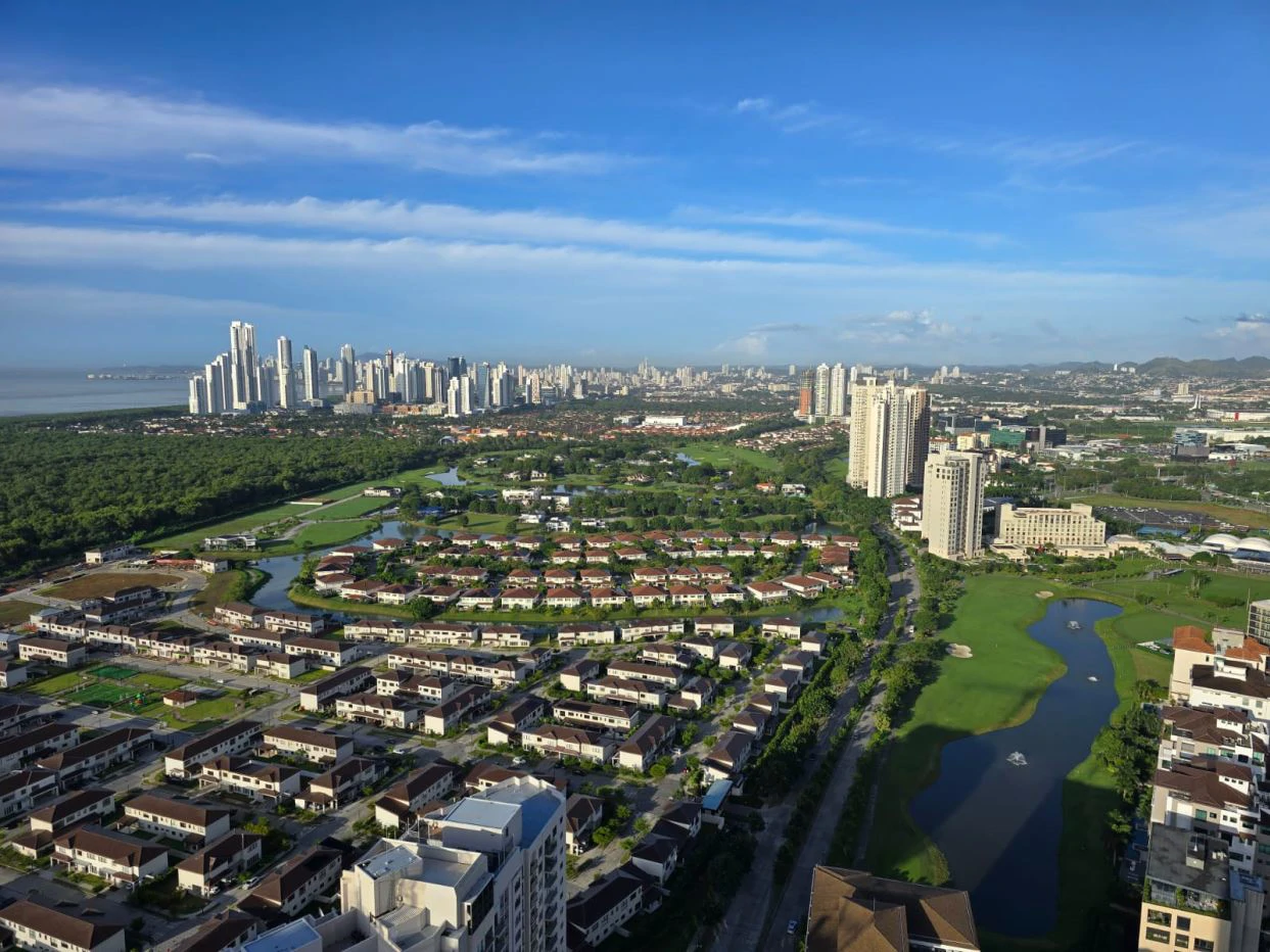 Luxury Penthouse for Sale at The Ivy Tower – Santa María - photo 10