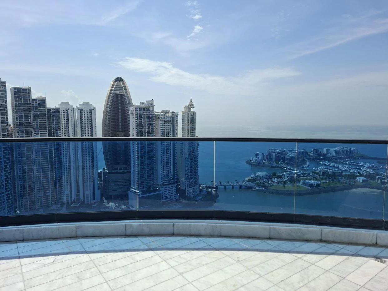 FOR SALE- Penthouse in Punta Paitilla, Panama City, Panama - photo 2