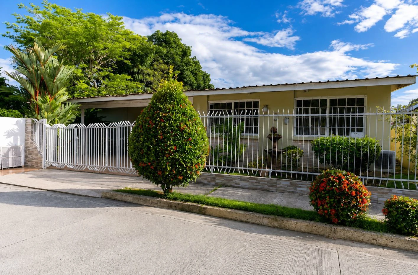 House for Sale in Campo Lindbergh