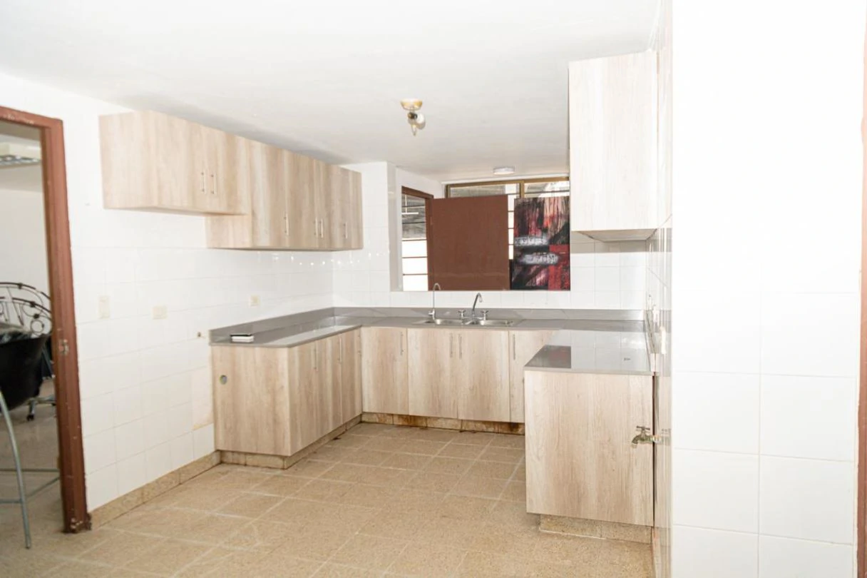 4-Level House for Sale in La Alameda - photo 7