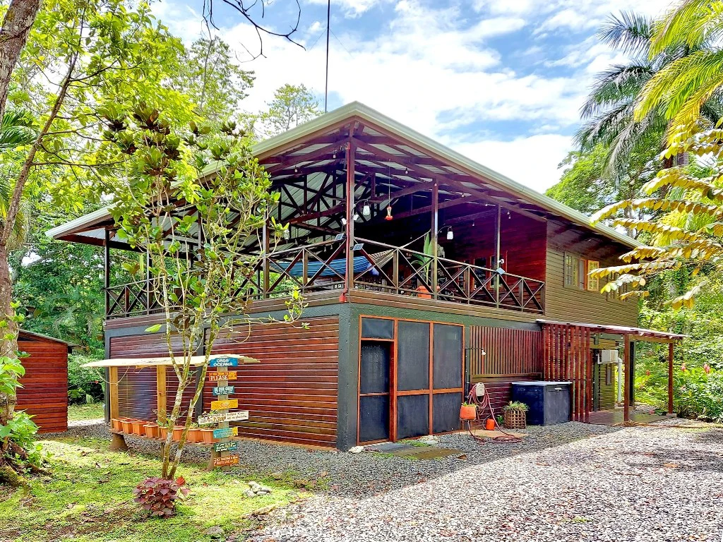 B&B nestled in the jungle of Isla Colon - Bocas del Toro