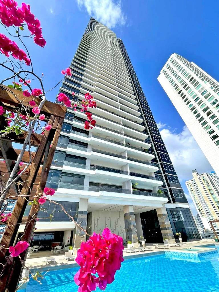 Designed for those who enjoy the pleasure of life in front of the sea.