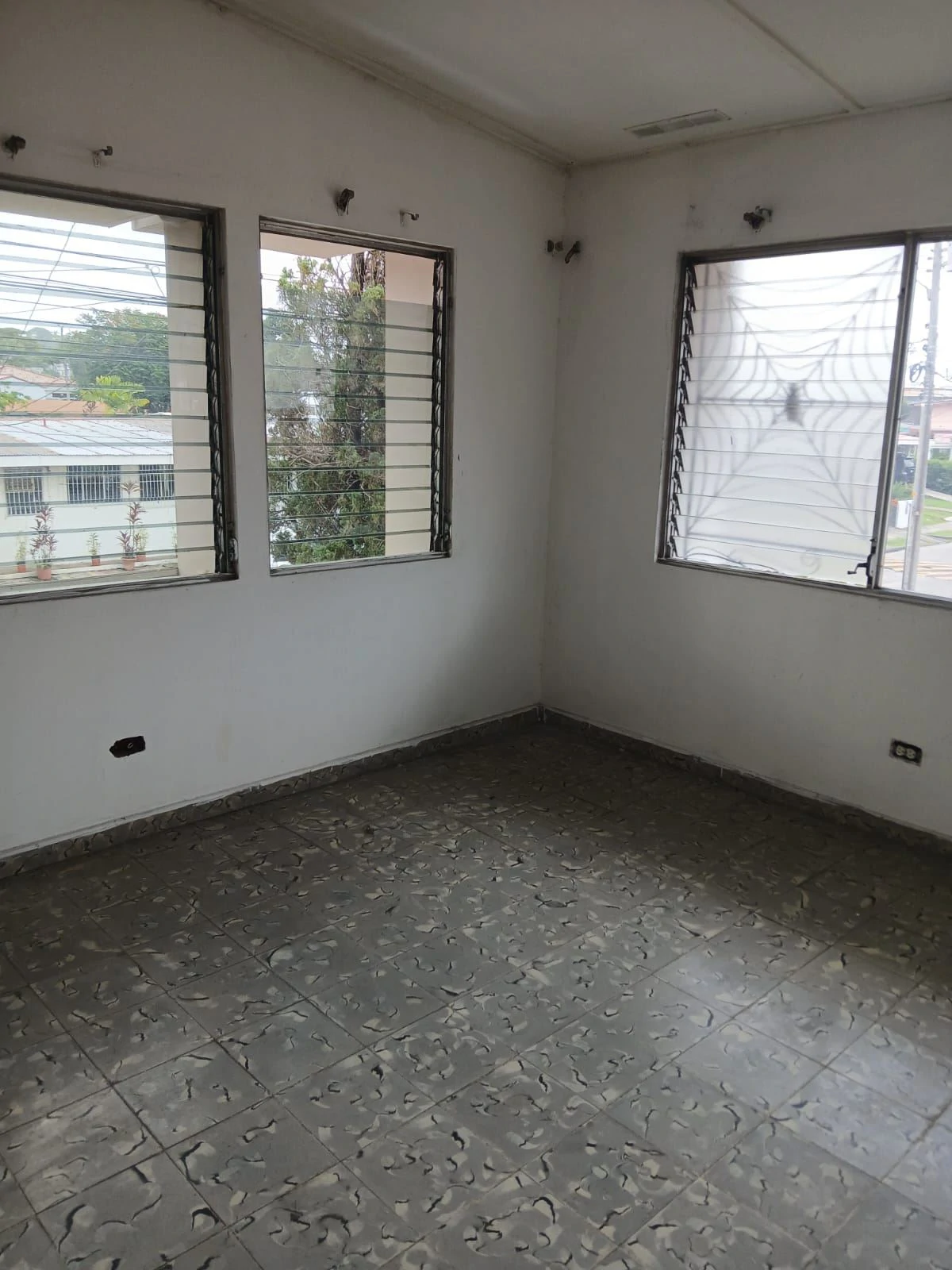 House for Sale in Bethania | Strategic Location with Exceptional Investment Potential - photo 14